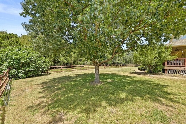 Building Photo - 211 Moore Ln