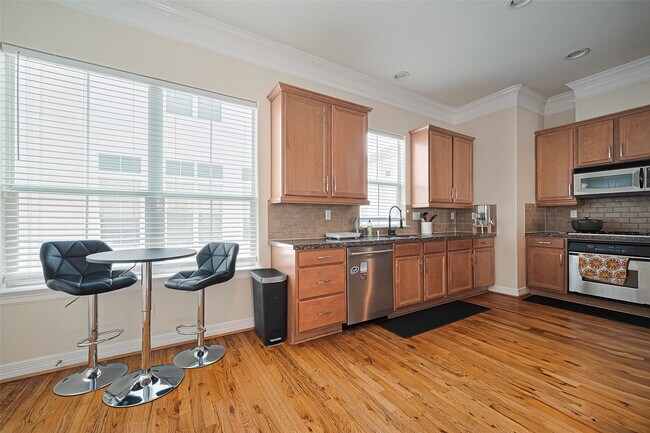 Building Photo - 3925 Floyd St