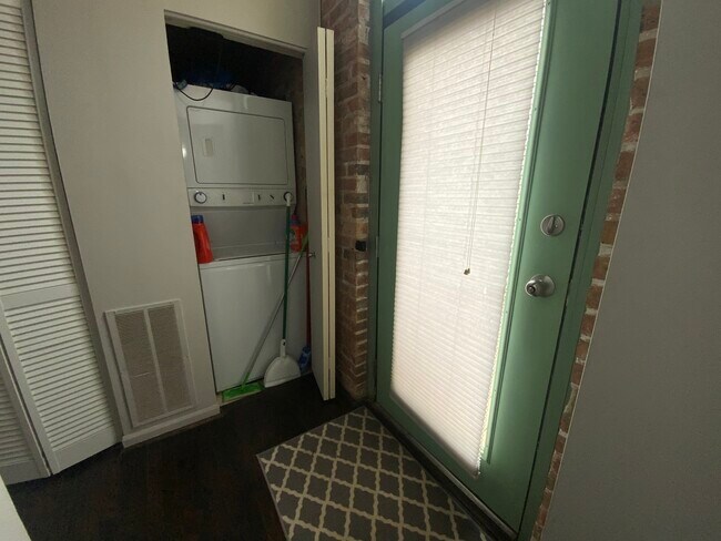 In unit w/d - 1701 N Damen Ave