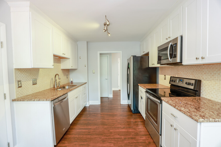 Kitchen with new microwave - 701 Marbleridge Rd