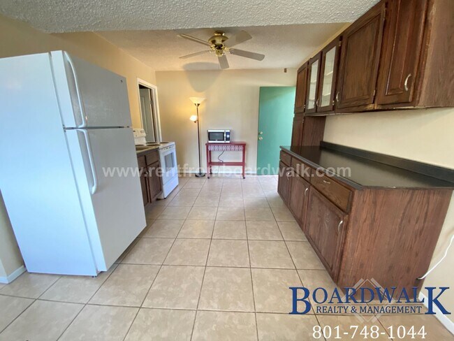 Building Photo - 451 8120 S