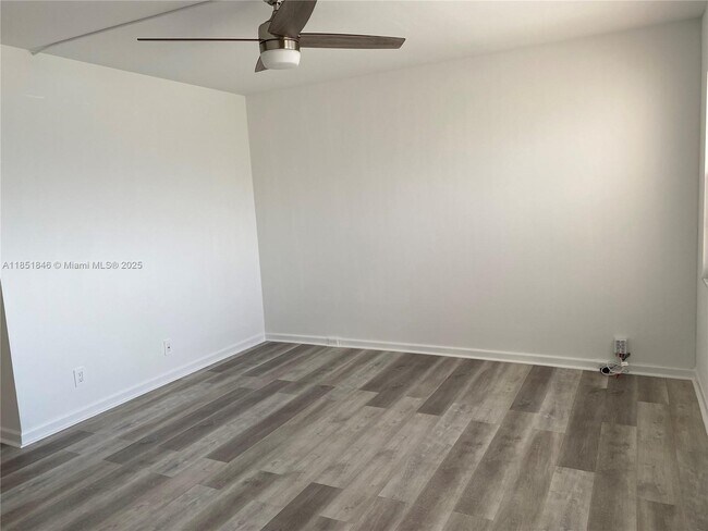 Building Photo - 801 SW 133rd Terrace