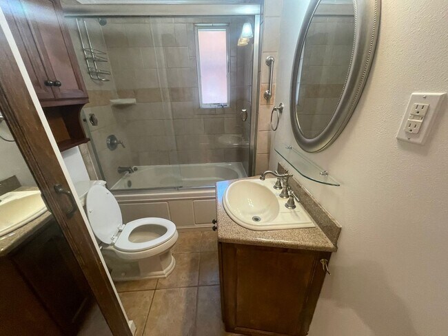 Building Photo - FURNISHED UNIT IN DOWNTOWN FAIRHOPE!