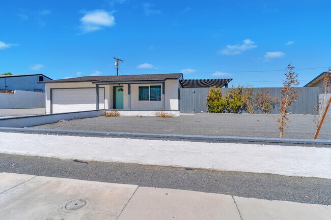 Primary Photo - 458 W Bon Air Dr
