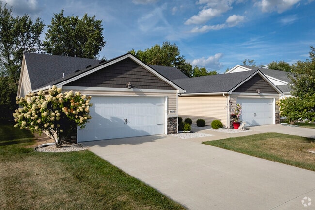 Building Photo - River Oaks Properties