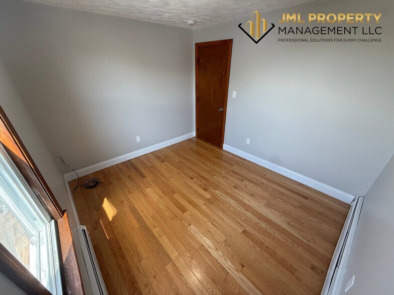 Building Photo - 52 Pitman St