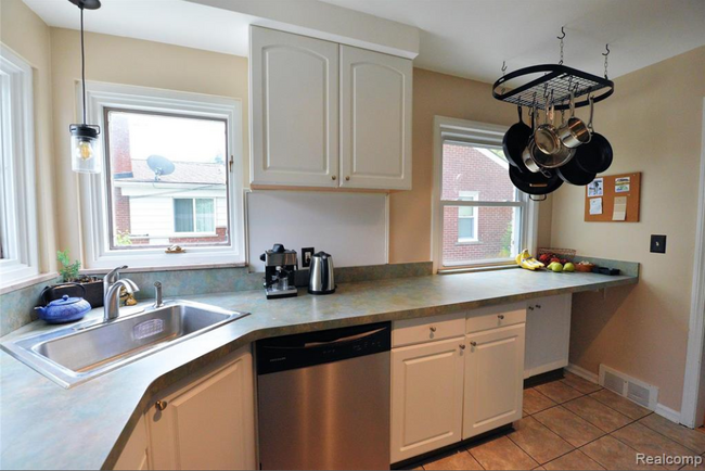 Kitchen - 1930 Clifton Ave