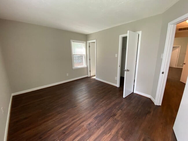 Building Photo - Updated 3 Bedroom 2 Bathroom Home in N. Ch...