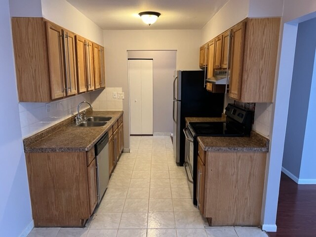 Building Photo - 850 E Old Willow Rd