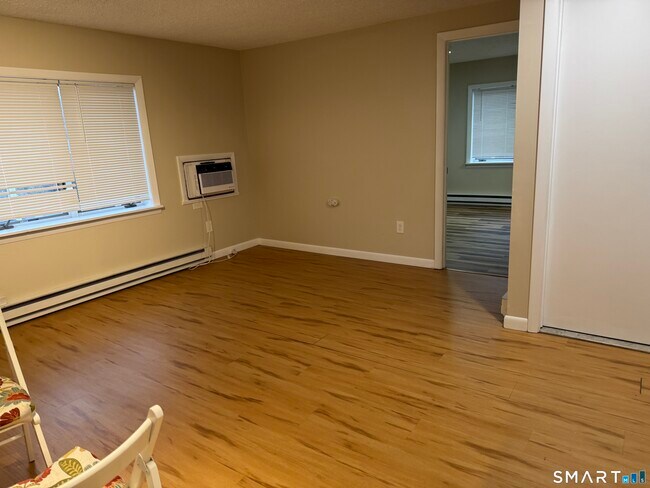 Building Photo - 143 Main St