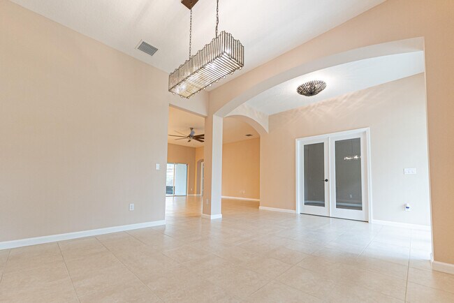 Building Photo - 3651 SW Dellamano St