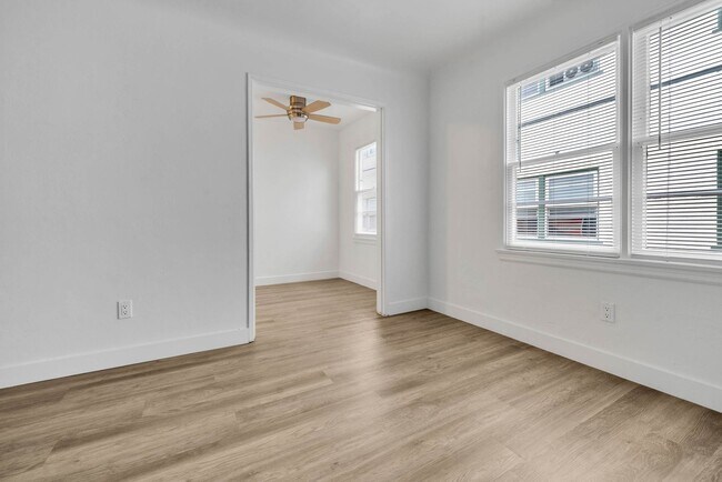 Building Photo - Newly Renovated Studio on 2nd Street- Alamitos Beach