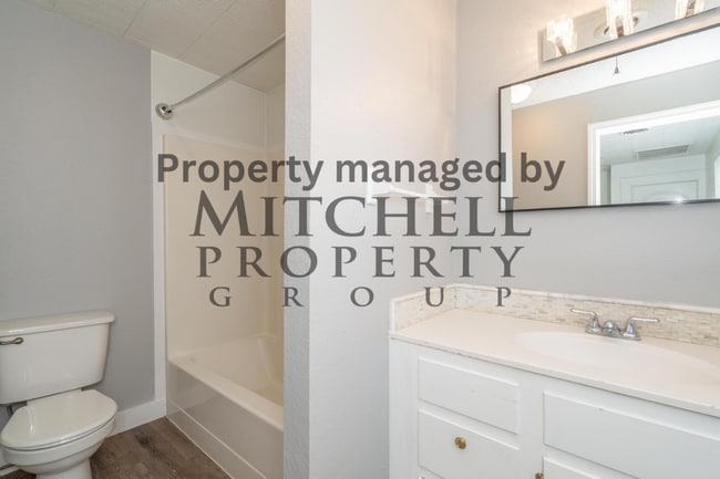 Building Photo - Welcome to 4106 S. Jackson! This beautiful...