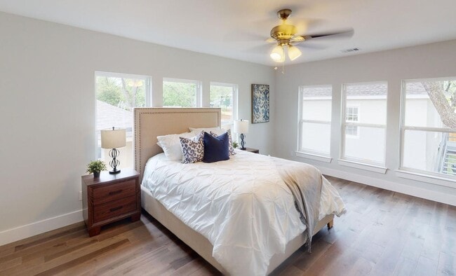 Building Photo - Spacious 5-Bed, 4-Bath Single Family Home with En Suite in Dallas ($500 Off First Month's Rent)