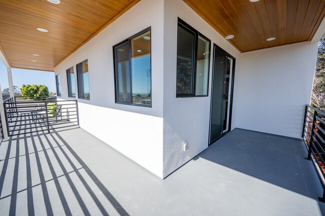 Building Photo - 4811 Iroquois Ave