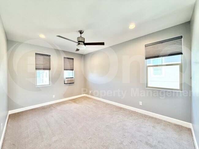 Building Photo - 262 E Lantana Dr