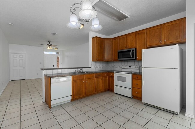 Building Photo - 3511 Farah Dr