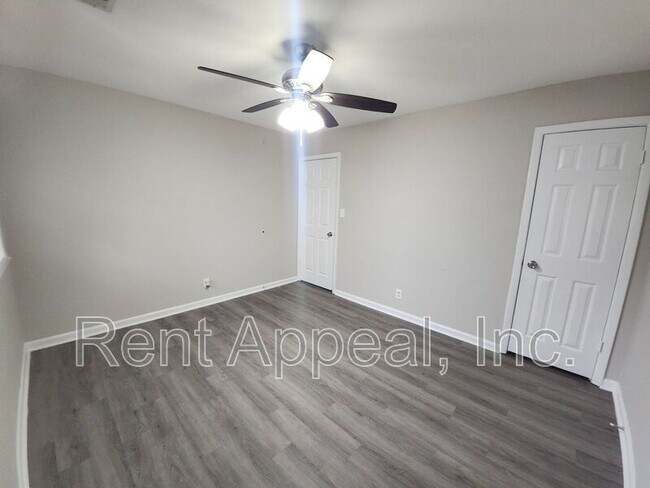 Building Photo - 2916 Carriage Ln