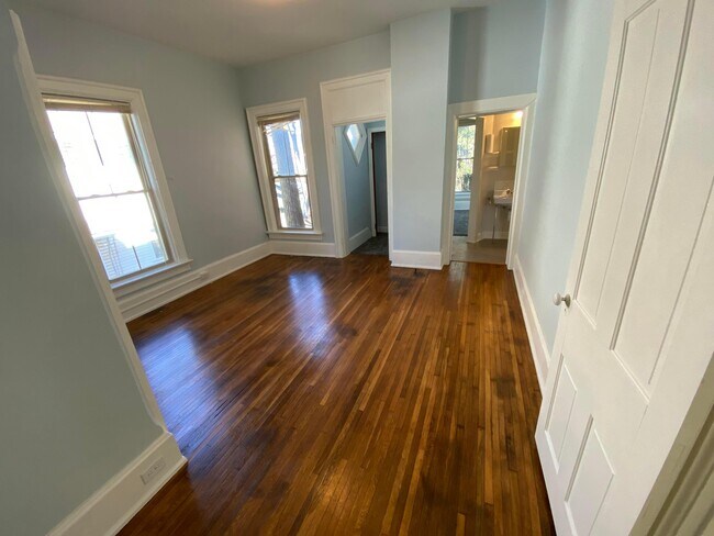 Building Photo - 102 N Washington St