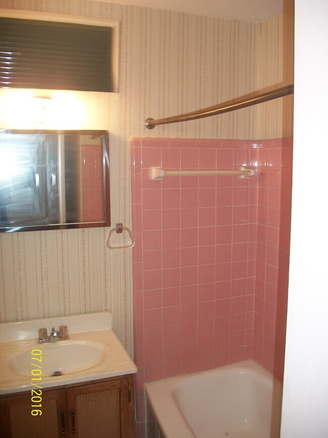 Building Photo - 2851 Wells Dr