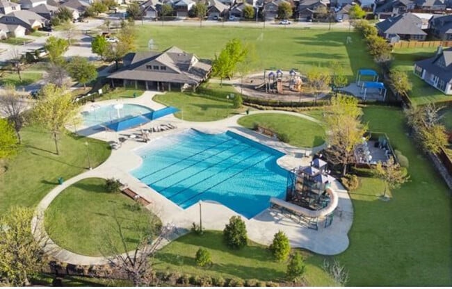 Building Photo - 429 Foxcraft Dr