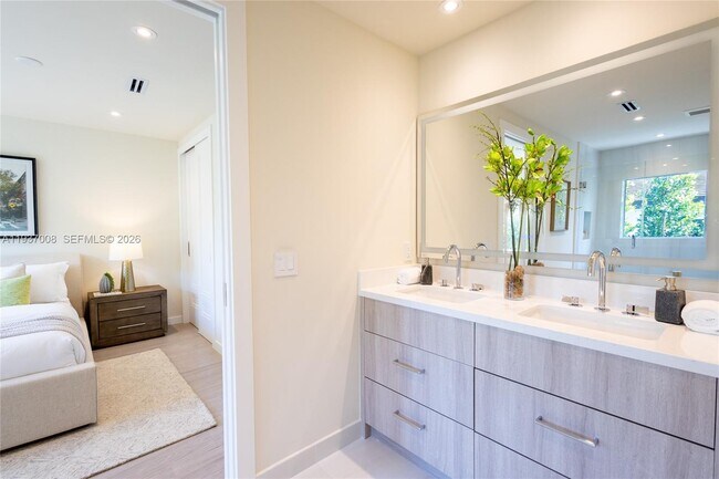 Building Photo - 4520 Sabal Palm Rd