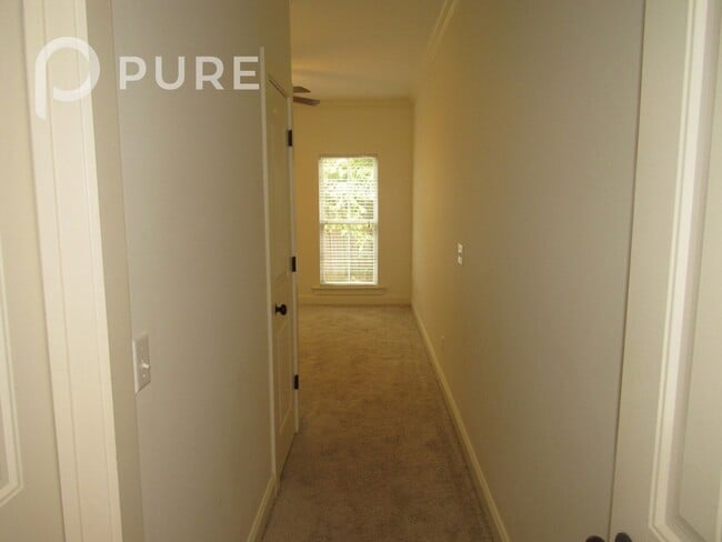 Building Photo - 182 Little John Cir