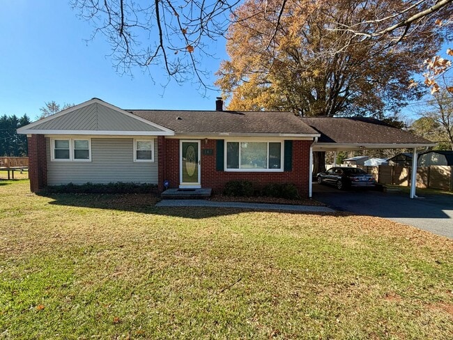 Primary Photo - Statesville - HWY 21 - 3 BD/ 1 BA