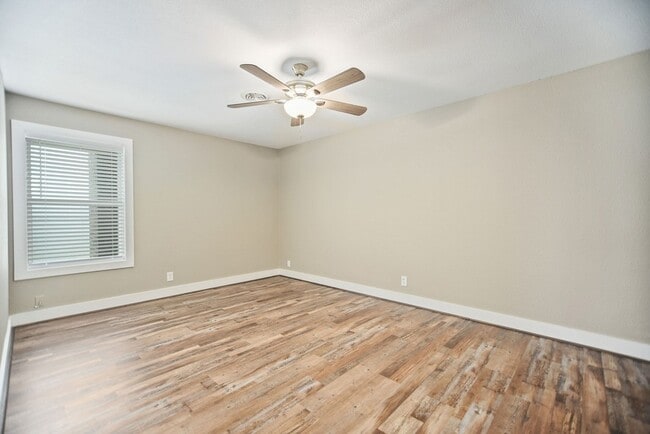 Building Photo - 8 Las Brisas Pl