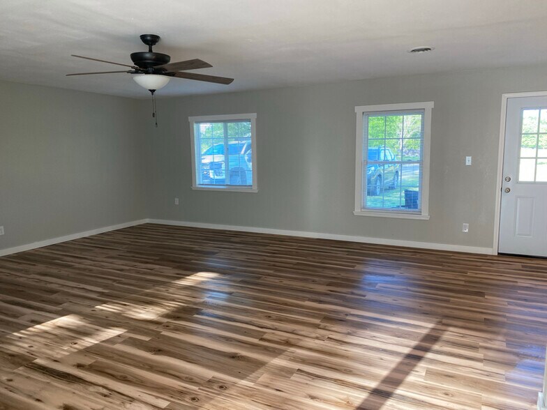 Building Photo - 43303 S 646 Rd