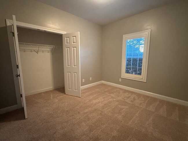 Building Photo - 106 Moonstone Ct