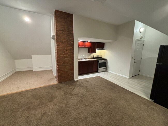 Building Photo - 300 Milburn Dr