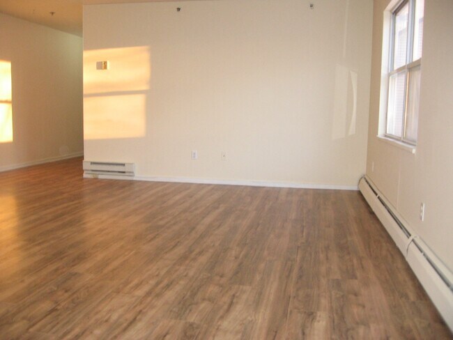 Building Photo - 641 S Woodward St