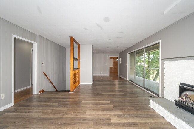 Building Photo - 630 Colonial Dr