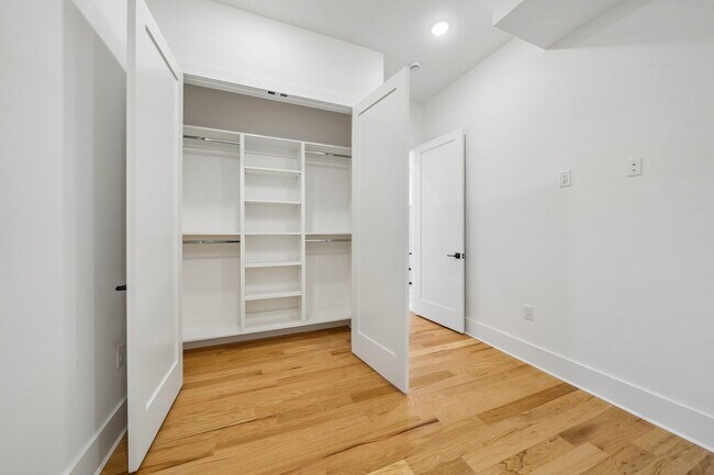 Building Photo - 169 Bowers St