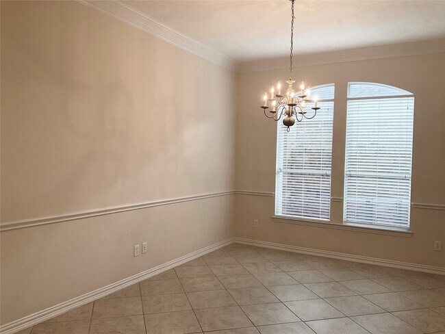 Building Photo - 6 Dragon Hill Pl