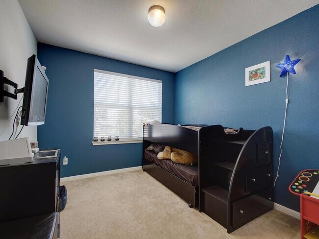Building Photo - 15104 Fernhill Dr