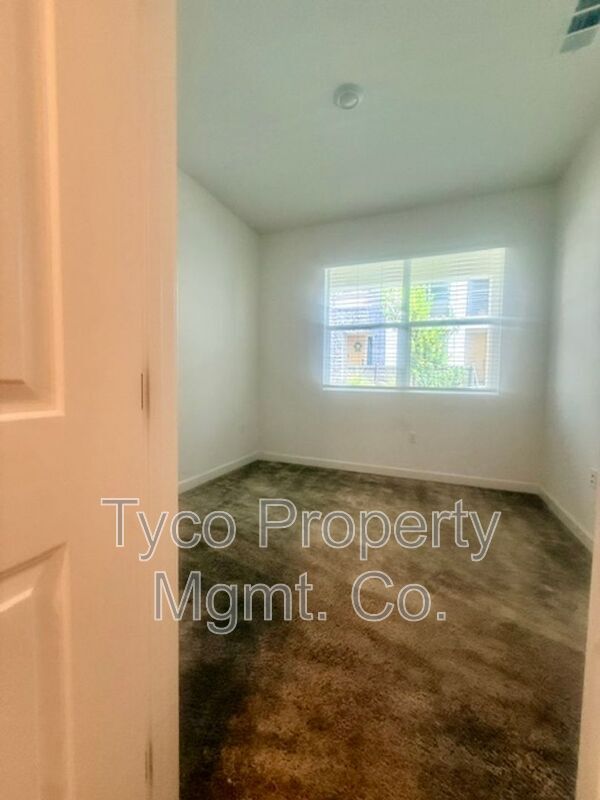 Building Photo - 784 Vada St