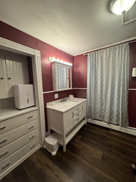 Building Photo - 124 W Broadway