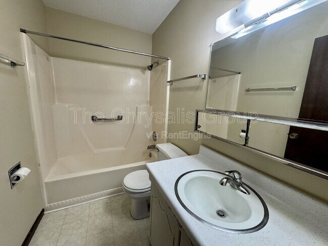 Building Photo - 445 Elm Pl