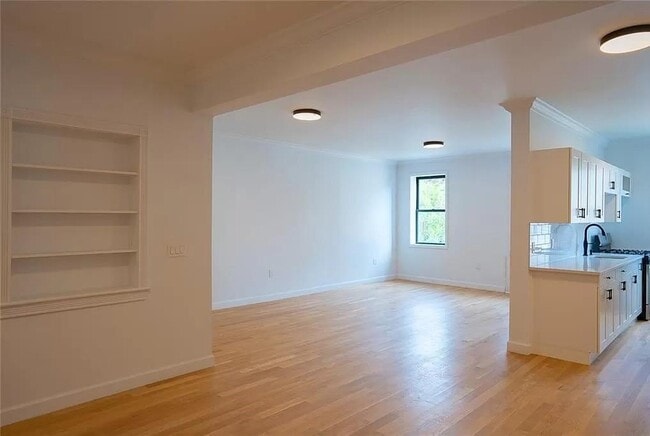 Building Photo - 811 Cortelyou Rd