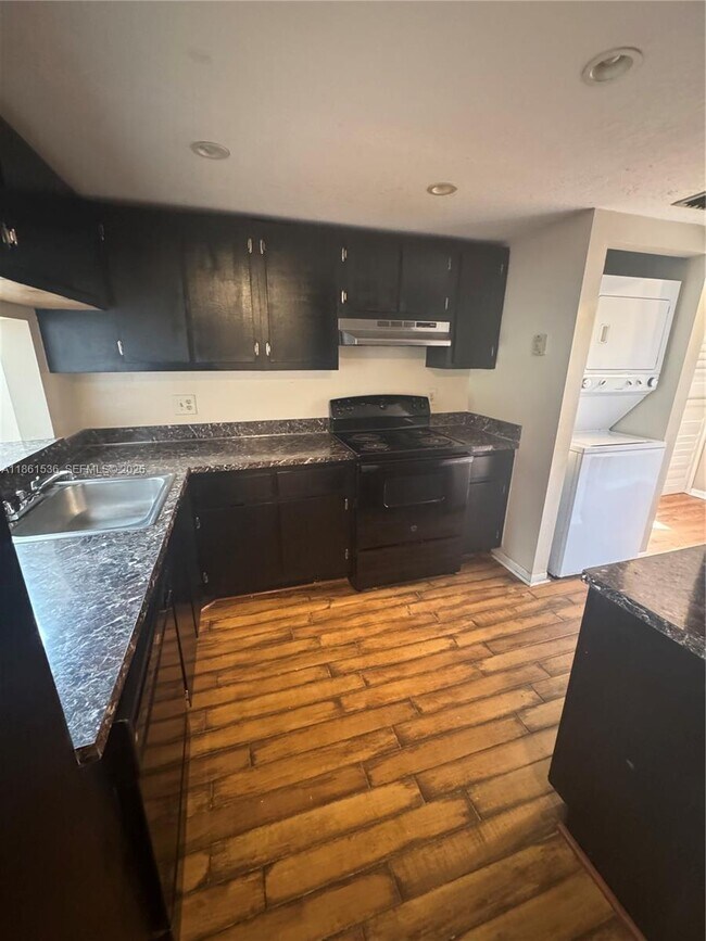 Building Photo - 6575 W Oakland Park Blvd