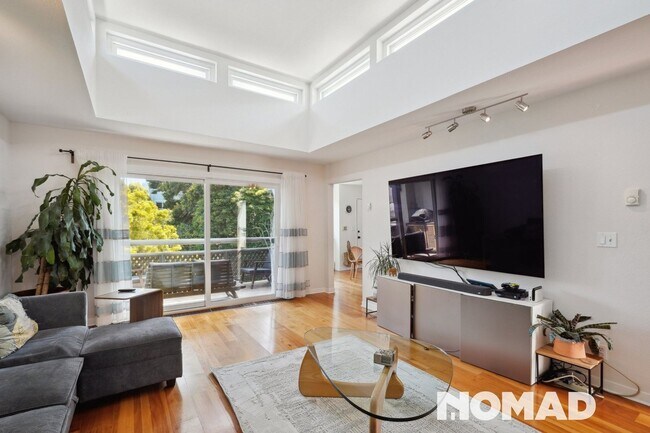 Building Photo - Inviting 4BR Urban Oasis in Central SF – V...