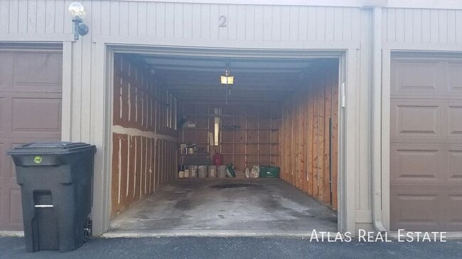 Building Photo - 1101 S Yosemite Way