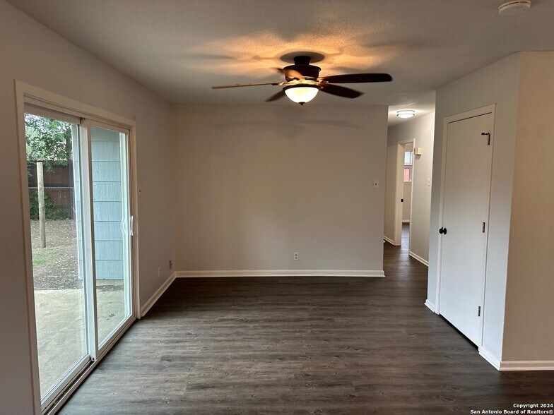 Building Photo - 7211 Westglade Dr
