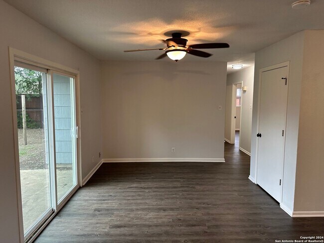 Building Photo - 7211 Westglade Dr