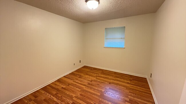 Building Photo - 415 Orchid Dr