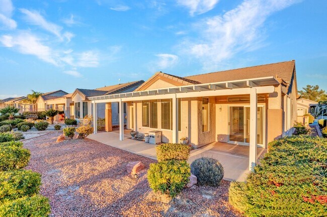 Building Photo - Beautiful Single-Story Home on the Golf Course in Sun City MacDonald Ranch (55+ Community)