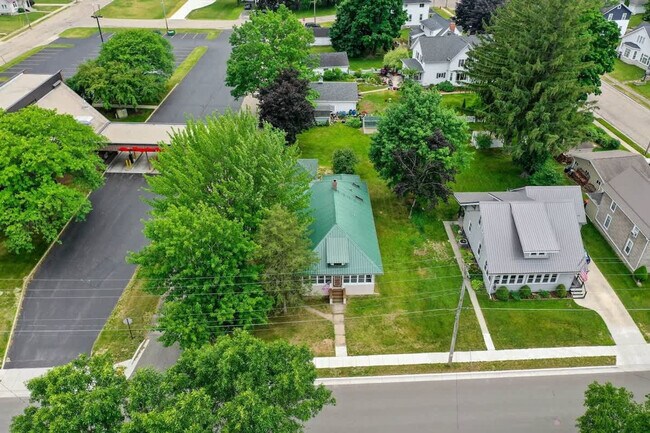 Building Photo - 100 W Main St