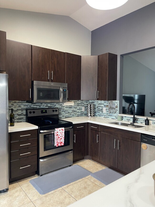 Building Photo - 104 Lakewood Dr Apt 21 C